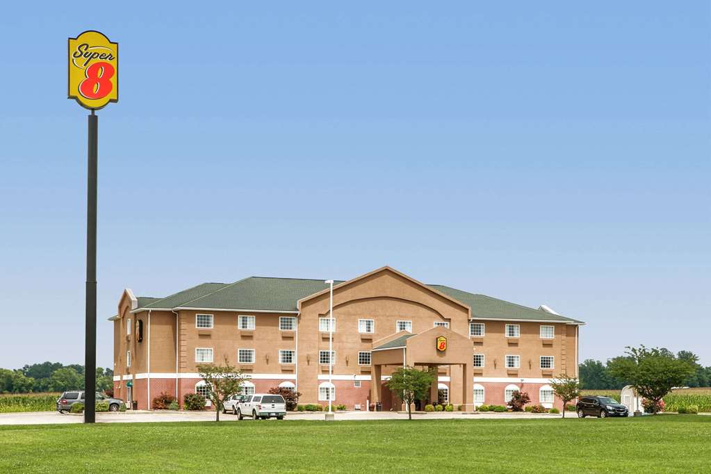 Super 8 by Wyndham Grayville pet-friendly hotel Grayville