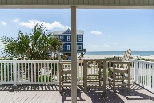 Footprints In The Sand by Oak Island Accommodations - photo 33