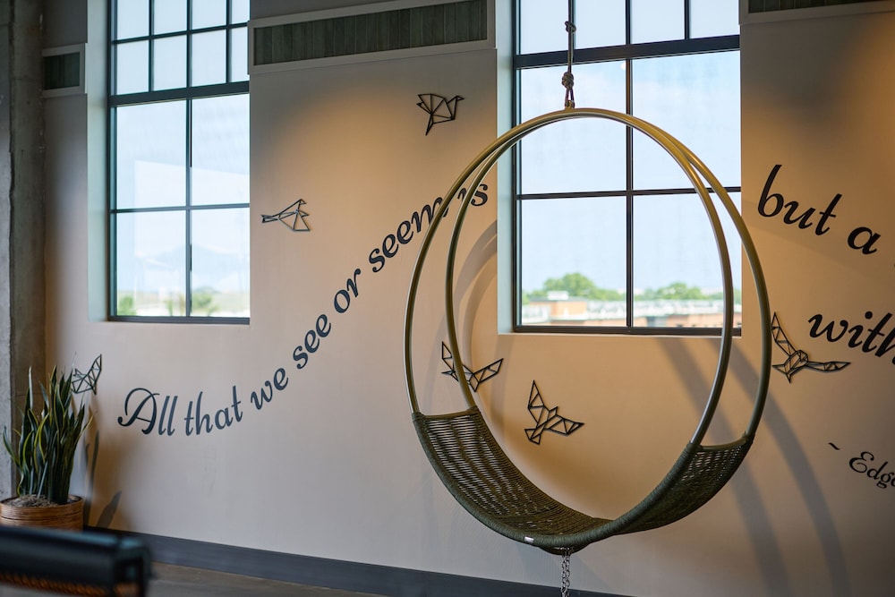 Moxy Charleston Downtown - photo 2