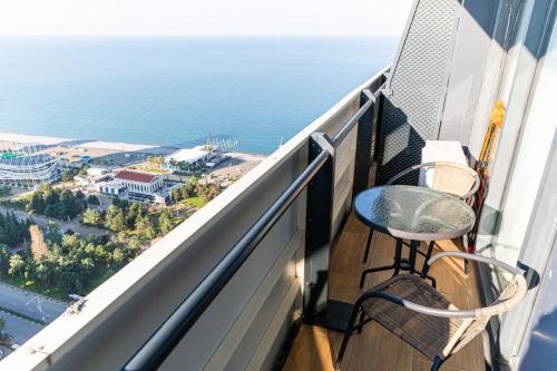 Sunny Apartment In Orbi C Block