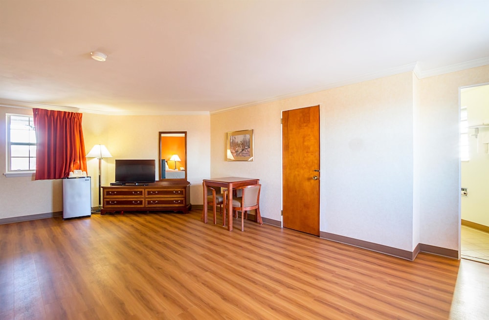 Motel 6 Mechanicsburg Harrisburg West - photo 17