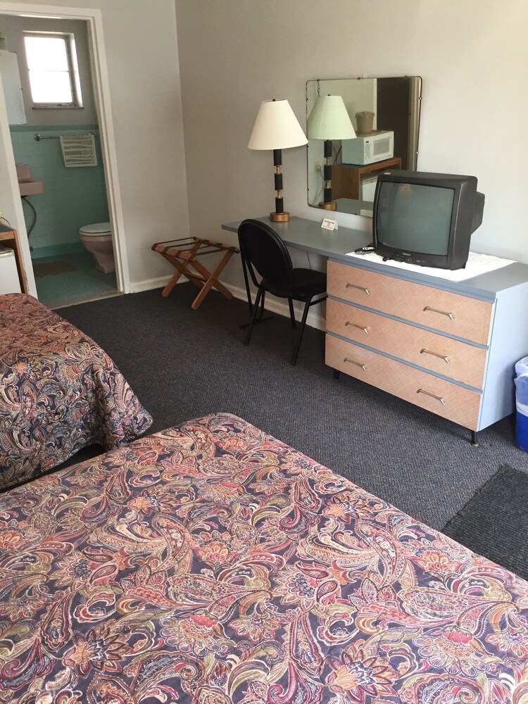 Colonial Hotel Motel - photo 8