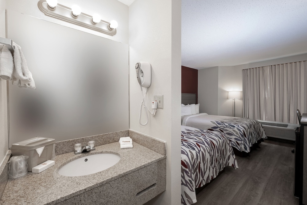 Red Roof Inn Clifton Park - photo 33