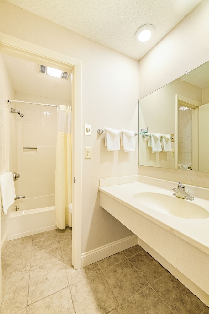 Town and Country Inn & Resort - photo 25