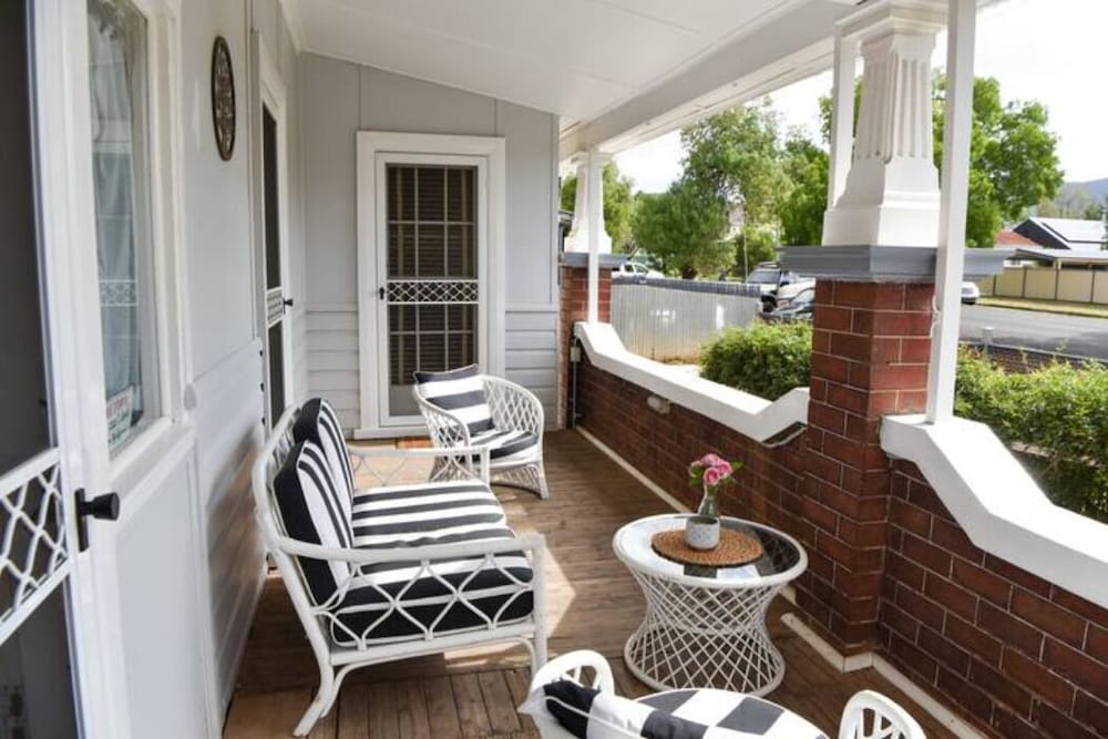Court House Hideaway Country Comfort in Town — 4-Star Luxury Hotel in Mudgee, Australia
