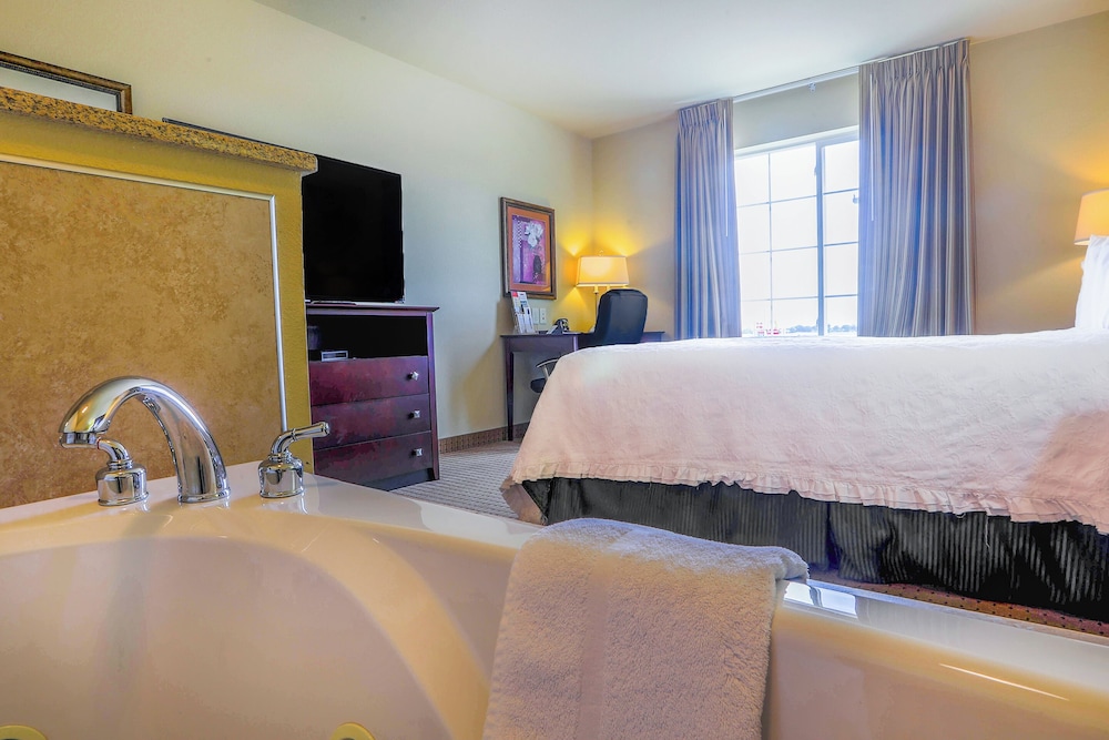 Evansville Inn & Suites By OYO - photo 26