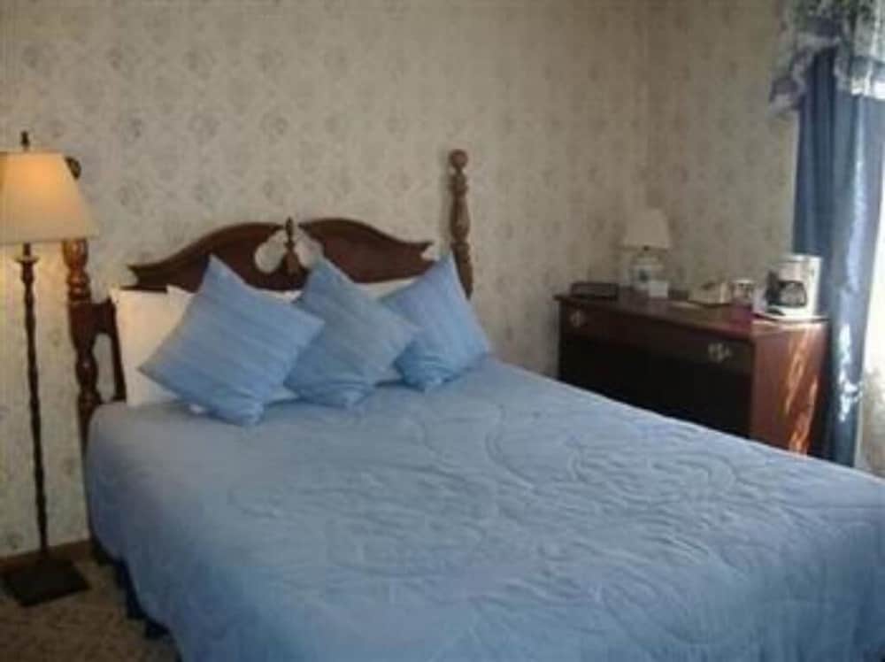 Sturbridge Country Inn - photo 31