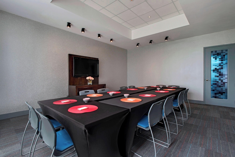 Aloft Austin at The Domain - photo 44