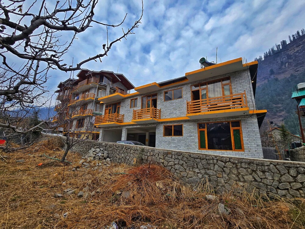 Dreamscape Manali - carbon neutral hotel in Manali