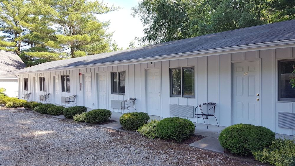 Captain's Quarters Motel - photo 51