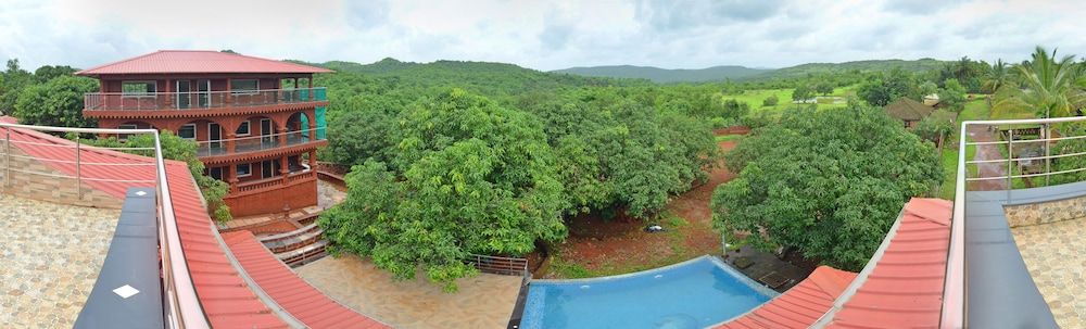 Mango Tree Resort - carbon neutral hotel in Kankauli