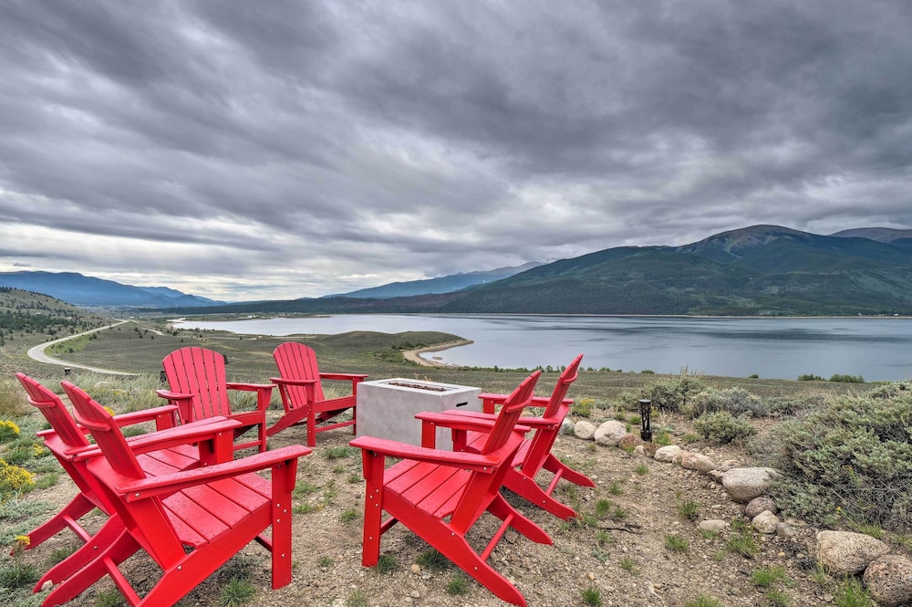 Breathtaking Views: Twin Lakes Retreat w Deck — hotel in Twin Lakes