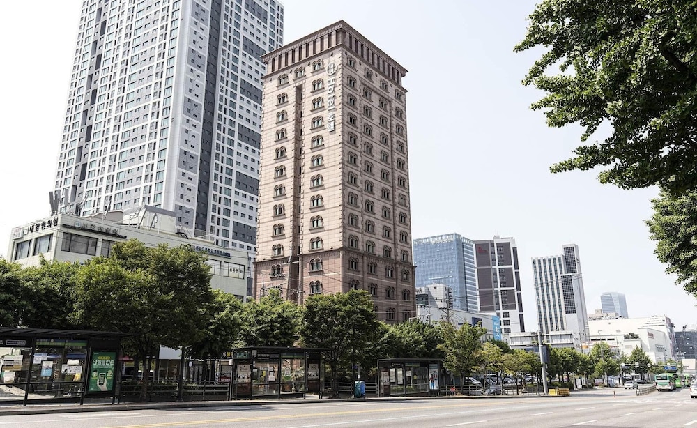 Windsor Hotel - carbon neutral hotel in Seoul