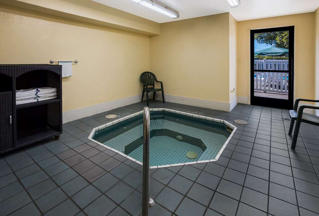Quality Inn & Suites Medford Airport - photo 22
