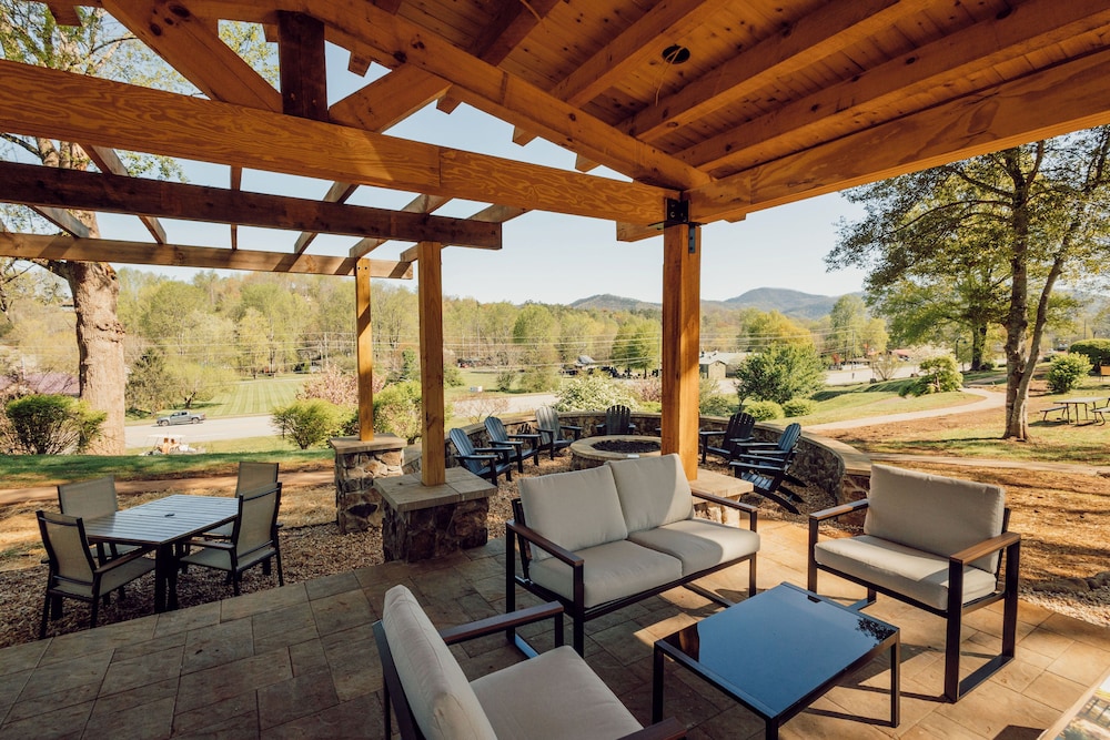 Tremont Lodge & Resort - photo 307