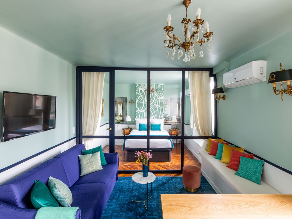 Luxury 2 Bedroom With AC Louvre & Champs Elysees — 4-Star Luxury Hotel in Paris, France