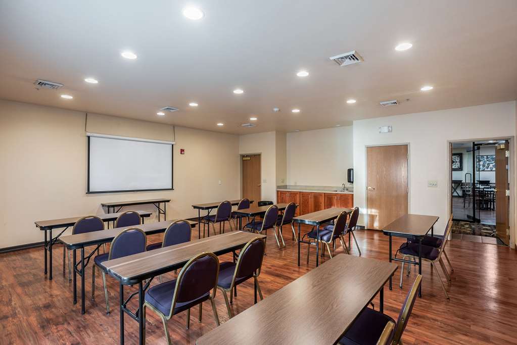 Quality Inn & Suites Hannibal West - photo 25