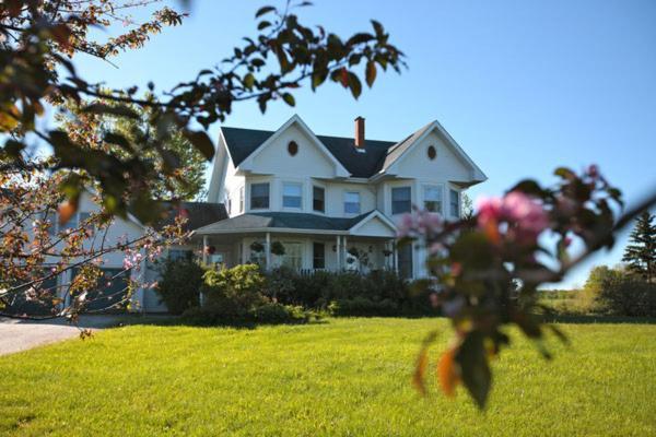 Twin Peaks B&B — 4-Star Luxury Hotel in None, Canada