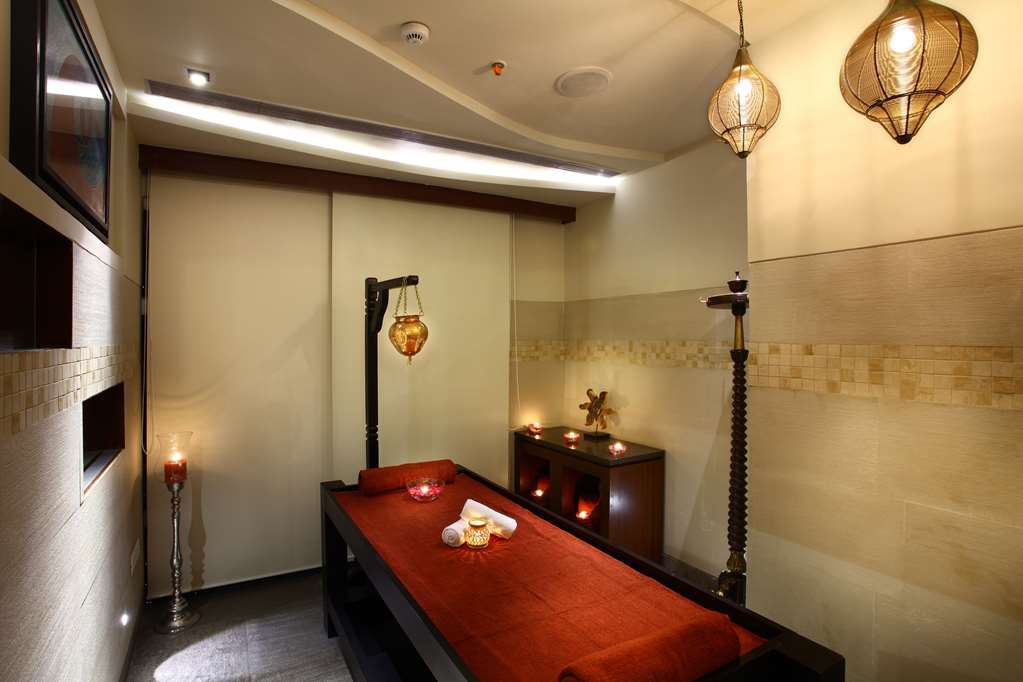 Mahagun Sarovar Portico