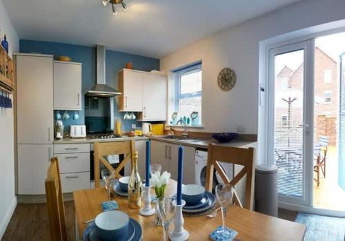 The Nets Fantastic 3 bedroom house with parking