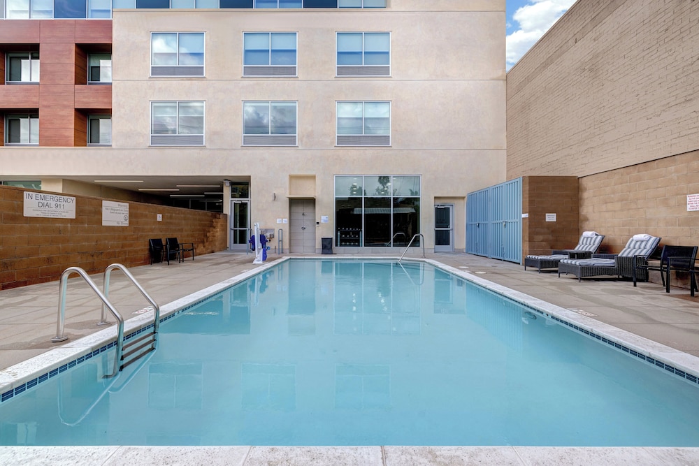 Holiday Inn Express and Suites Glendale Downtown - photo 45