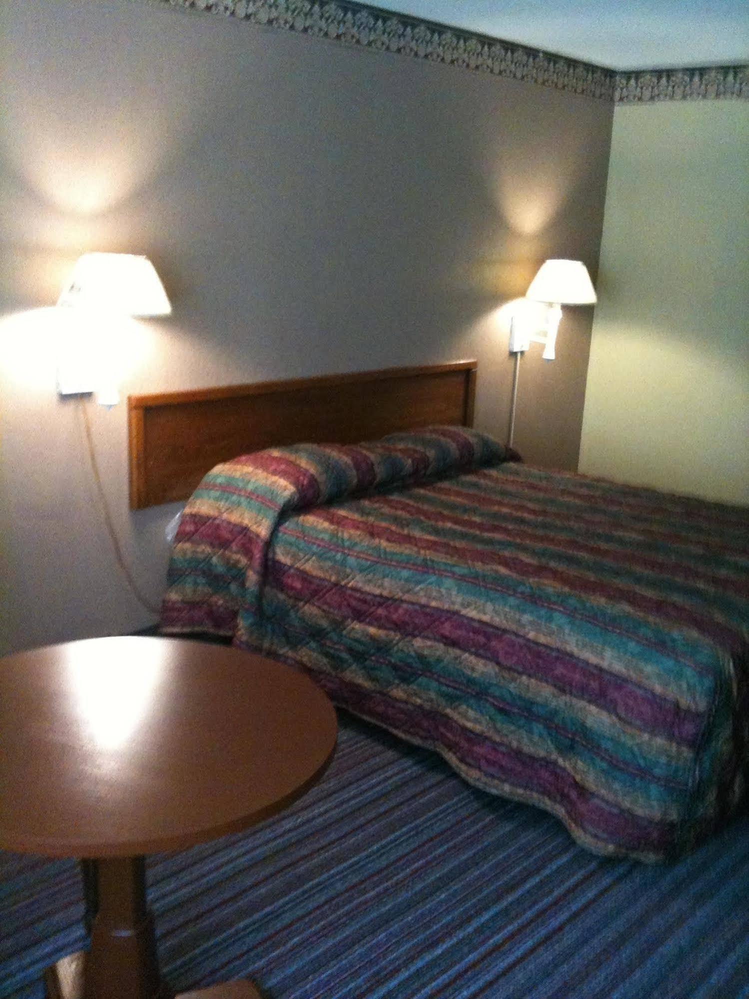 Relax Inn Augusta - photo 7