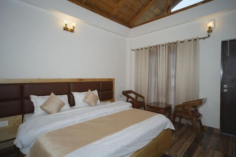 Aesquire Hotel — Naini Tal — photo 2