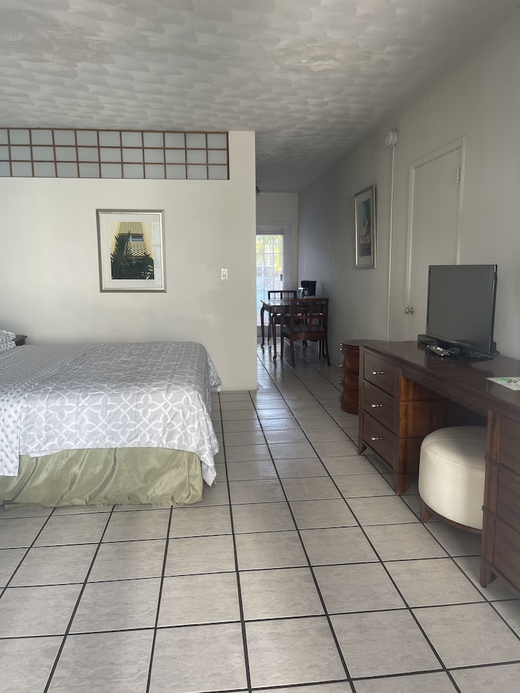 Green Island Inn - photo 2