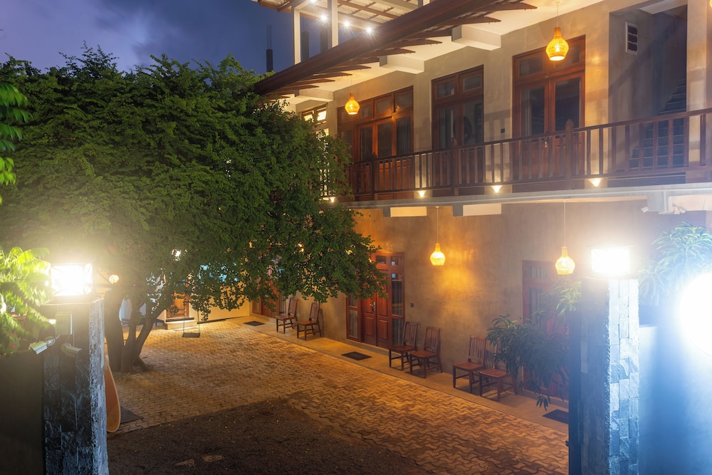 Mich's Surf Villa & Hostel — 4-Star Luxury Hotel in Weligama, Sri Lanka