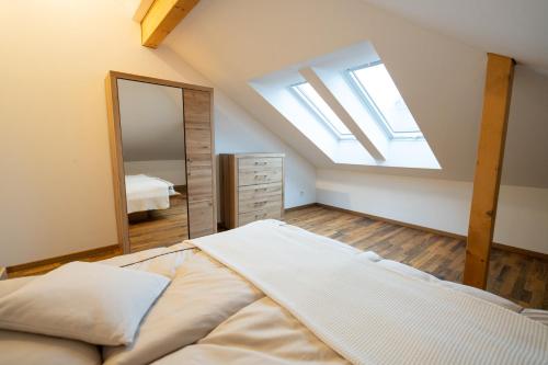 Hochwertiges Apartment 120m Dachterrasse Parking — 4-Star Luxury Hotel in Dresden, Germany