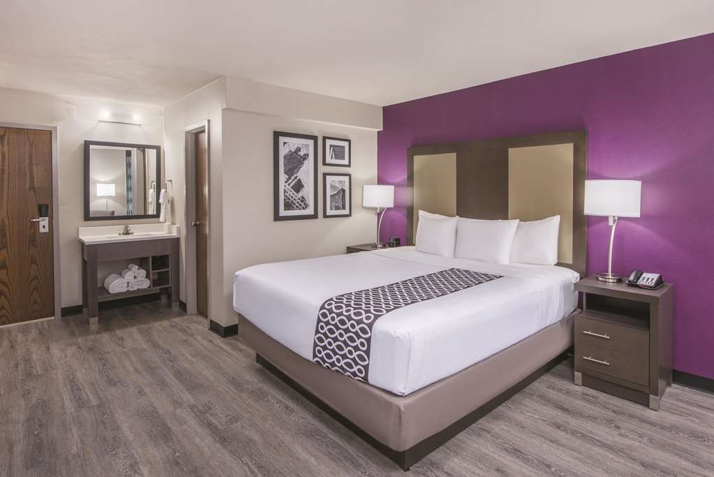 La Quinta Inn & Suites by Wyndham Festus St. Louis South - photo 10