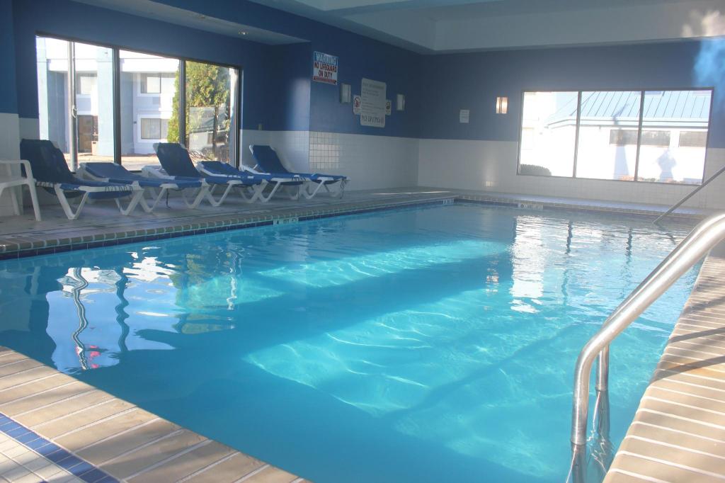 Regency Inn & Suites New London Mystic - photo 2