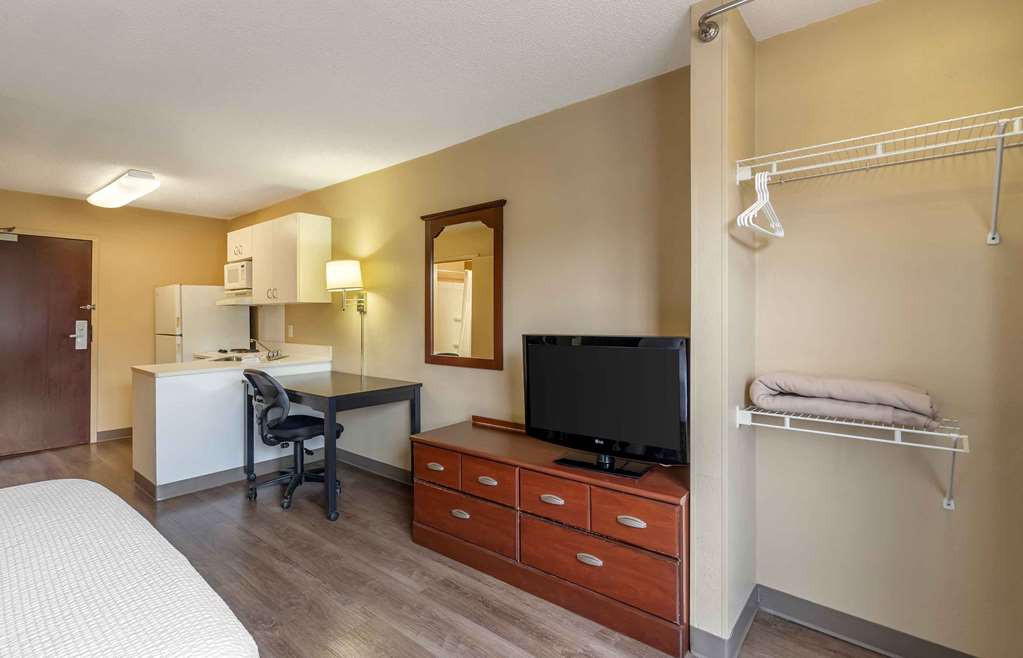 Extended Stay America Suites Chicago Woodfield Mall - photo 8