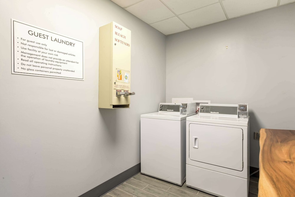 Clarion Pointe Greensboro Airport - photo 36