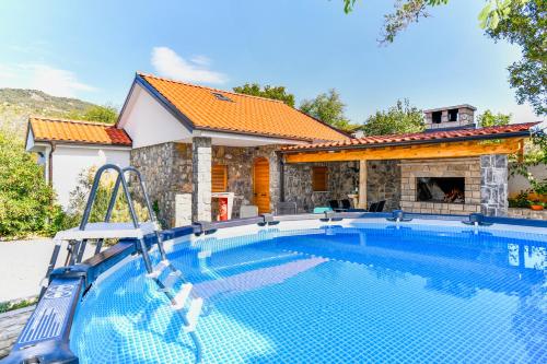 Apartman Lavanda Sa Bazenom I Okucnicom 4 — 4-Star Luxury Hotel in Bakar, Croatia