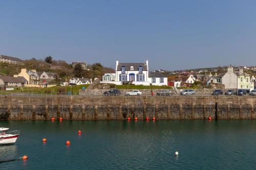 The Knowe - carbon neutral hotel in Unknown City