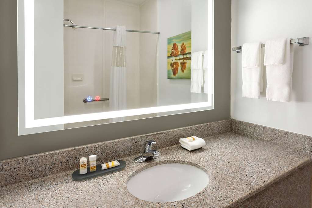 La Quinta Inn & Suites by Wyndham I 20 Longview South - photo 17