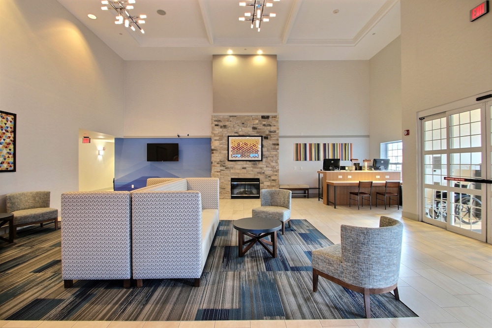 Holiday Inn Express Hotel & Suites Milwaukee Airport by IHG - photo 6