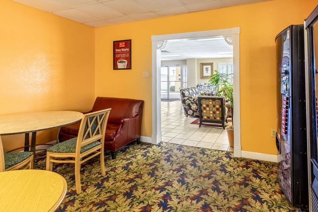 Econo Lodge Knoxville West Turkey Creek - photo 21