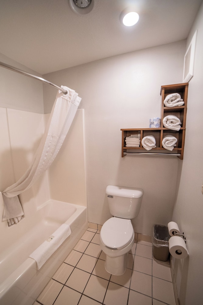 Quality Inn & Suites Watertown near Prairie Lakes Ice Arena - photo 53
