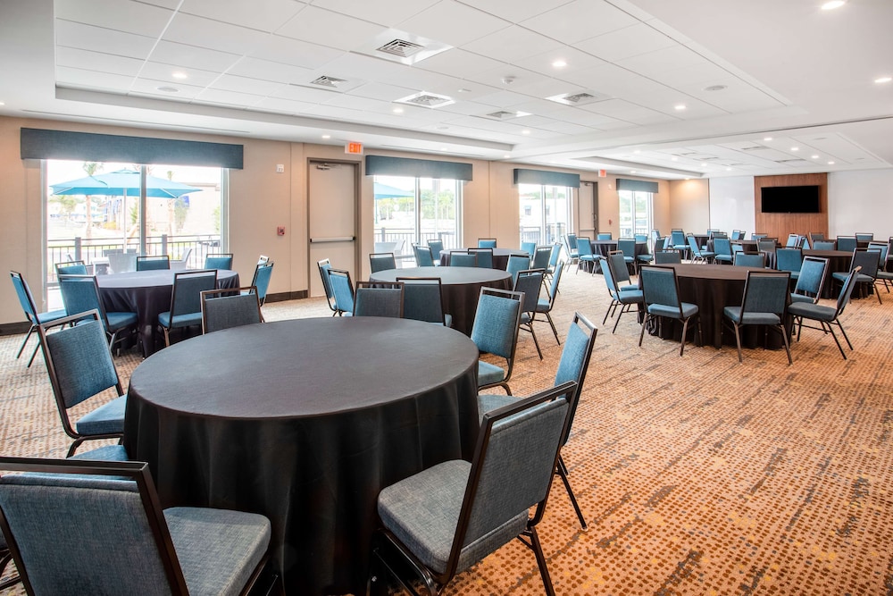 Hampton Inn & Suites North Port - photo 32