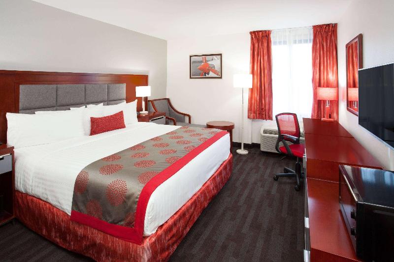 Ramada Plaza by Wyndham Chicago North Shore - photo 10