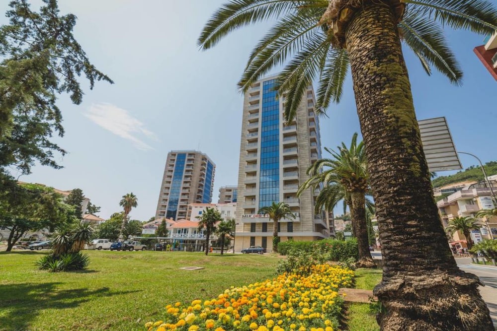 Blue Marlin - last minute hotel in Budva