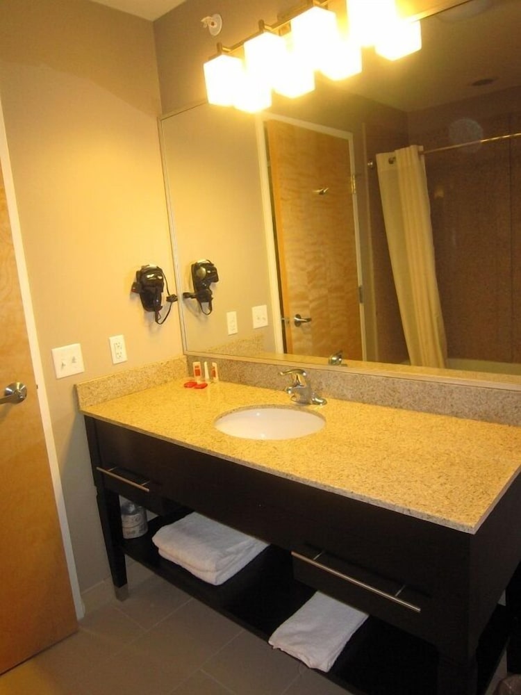 Red Carpet Inn And Suites Monmouth Jtc - photo 35