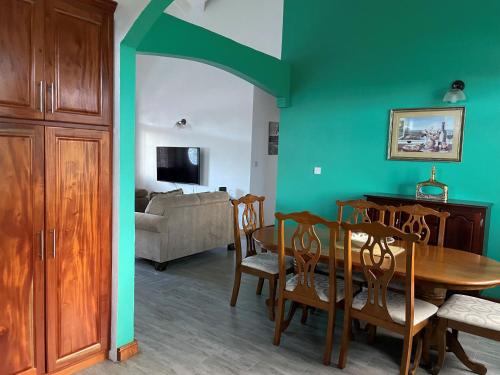 Travellers Villa — 4-Star Luxury Hotel in Roseau, Dominica