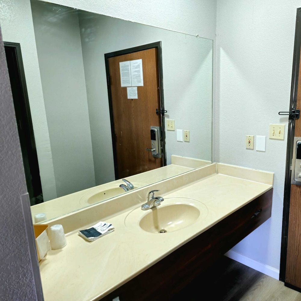 Budget Inn By OYO Barnesville Hwy 41 - photo 27