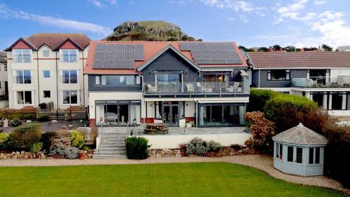 Waters Edge - carbon neutral hotel in Deganwy