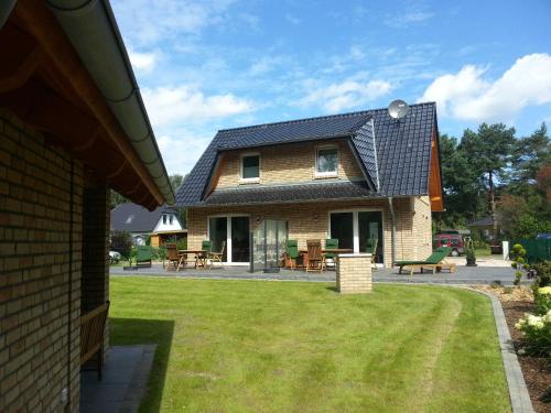 Ferienhaus Wellenbrecher — 4-Star Luxury Hotel in Karlshagen, Germany