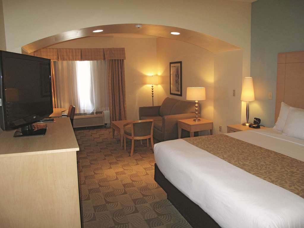 La Quinta Inn & Suites by Wyndham Tucumcari - photo 14