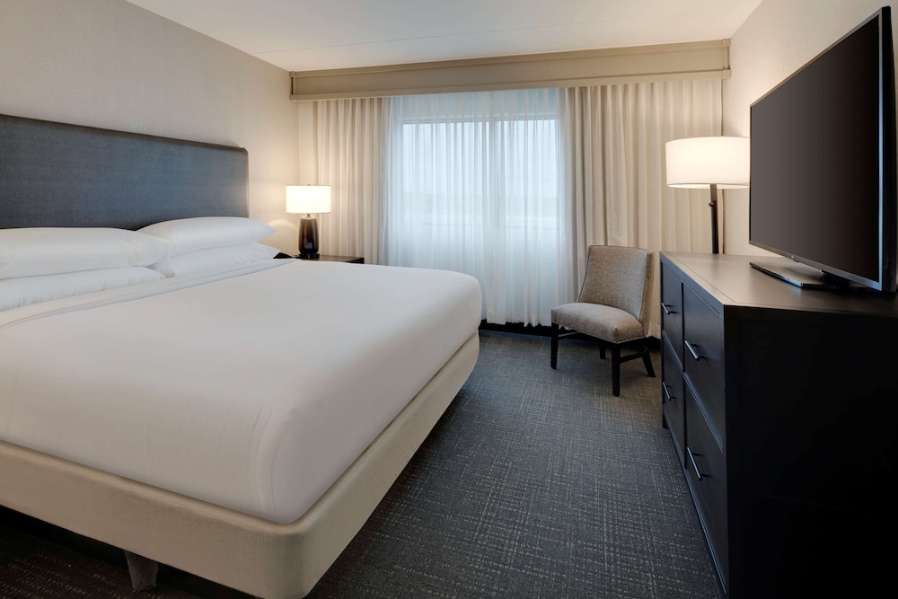 Embassy Suites by Hilton Detroit Troy Auburn Hills - photo 17
